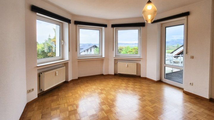 3-Zimmer-Gartenwohnung mit Balkon, Terrasse, Fernblick und Garage