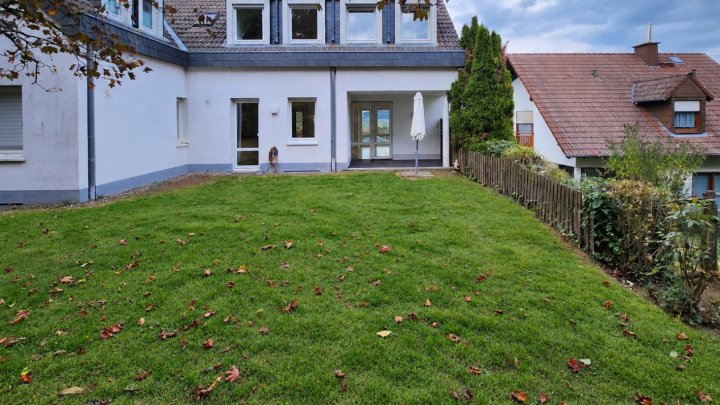 3-Zimmer-Gartenwohnung mit Balkon, Terrasse, Fernblick und Garage