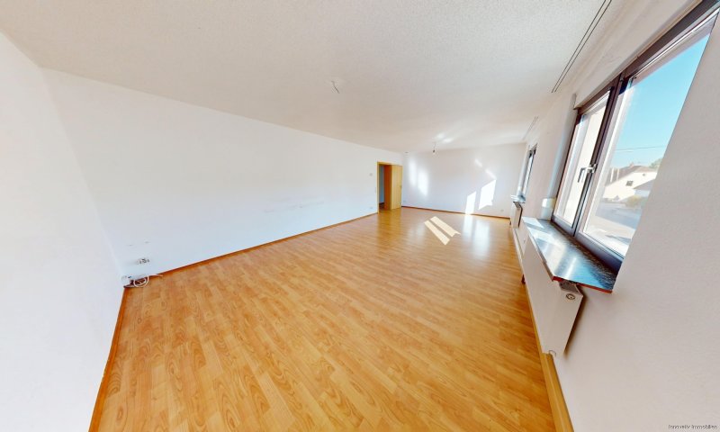 Helle und großzügige Obergeschosswohnung in Klarenthal zu vermieten