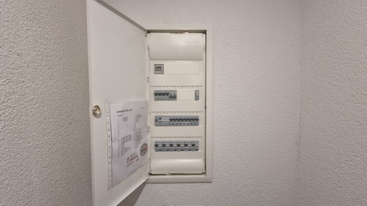 Hell und modern gehaltene Hochparterrewohnung in Köllerbach zu vermieten
