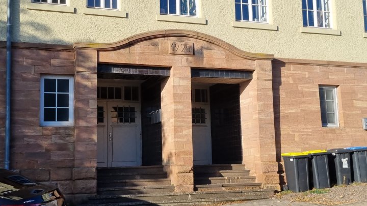 Hell und modern gehaltene Hochparterrewohnung in Köllerbach zu vermieten