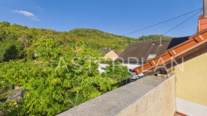 „Fast wie ein eigenes Haus – großzügige Dachgeschosswohnung mit separatem Eingang und XL-Terrasse“