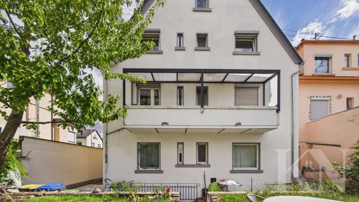 Wohnen, vermieten oder Mehrgenerationenwohnen – Dreifamilienhaus in Saarbrücken