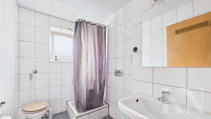 Wohnen, vermieten oder Mehrgenerationenwohnen – Dreifamilienhaus in Saarbrücken