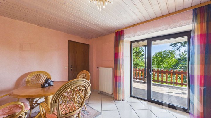 Ein- bis Zweifamilienhaus mit großem Grundstück, zwei Balkonen und Ausbaupotenzial in Gersheim!