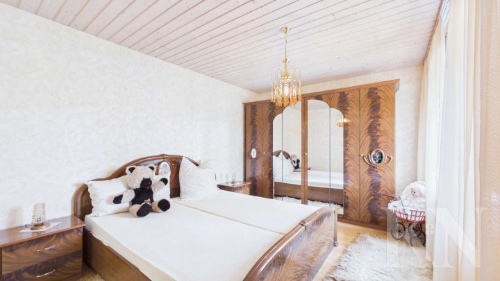 Ein- bis Zweifamilienhaus mit großem Grundstück, zwei Balkonen und Ausbaupotenzial in Gersheim!