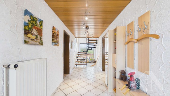 Ein- bis Zweifamilienhaus mit großem Grundstück, zwei Balkonen und Ausbaupotenzial in Gersheim!