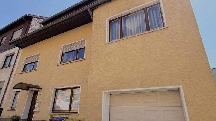 Ein-Zweifamilienhaus in zentraler Lage  mit Gartenweitblick nach Püttlingen