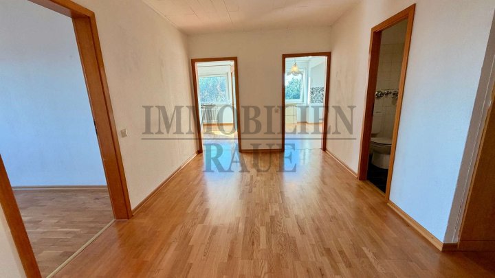 GEPFLEGTE 3 ZKB WOHNUNG MIT SÜD-BALKON UND GARAGE IN EINEM SEHR GEPFLEGTEN OBJEKT IN SULZBACH