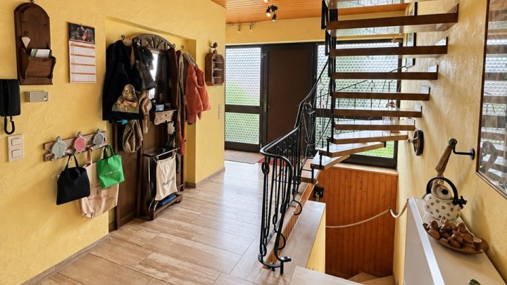 Großzügiges Einfamilienhaus in Großrosseln - Stilvolles Wohnen mit Kamin und großem Garten