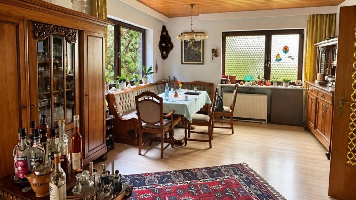 Großzügiges Einfamilienhaus in Großrosseln - Stilvolles Wohnen mit Kamin und großem Garten