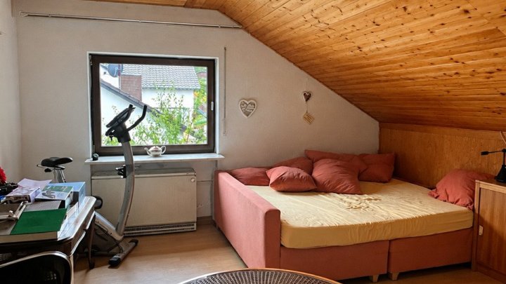 Großzügiges Einfamilienhaus in Großrosseln - Stilvolles Wohnen mit Kamin und großem Garten