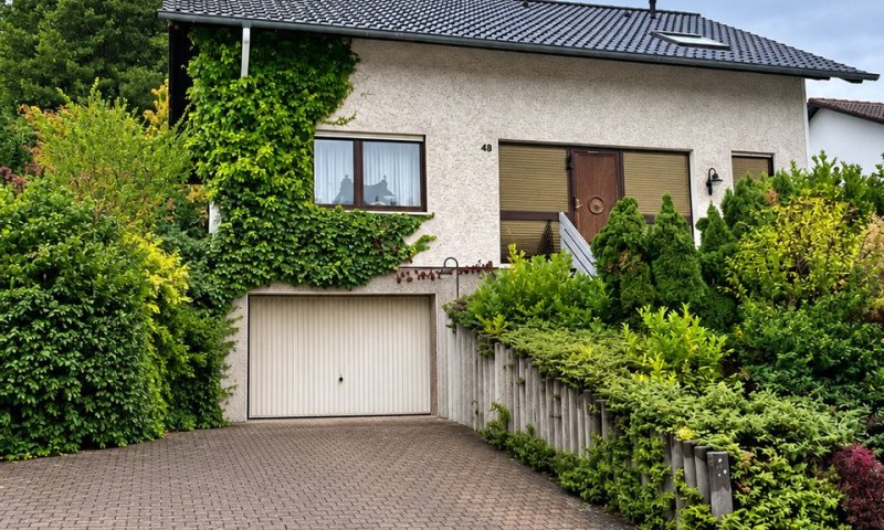 Großzügiges Einfamilienhaus in Großrosseln - Stilvolles Wohnen mit Kamin und großem Garten
