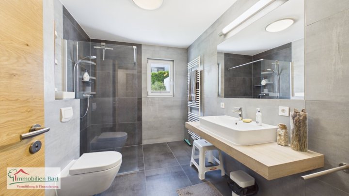 GRENZE L-REMICH: SOFORT VERFÜGBAR! EXKLUSIVE WOHNUNG MIT TERRASSE, GARAGE UND KLEINEM GARTEN!