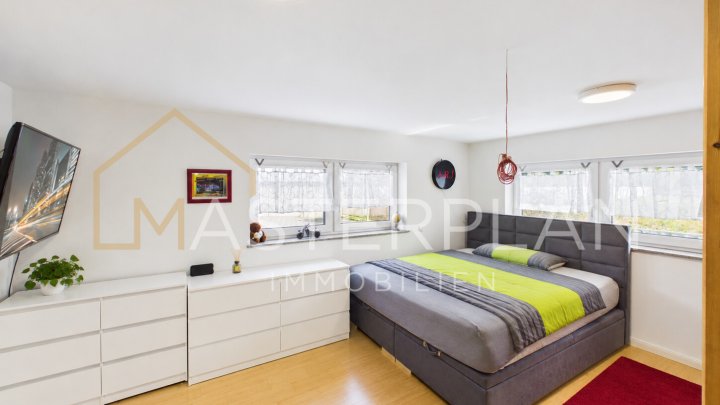 Modernisiertes Einfamilienhaus mit sonniger Dachterrasse