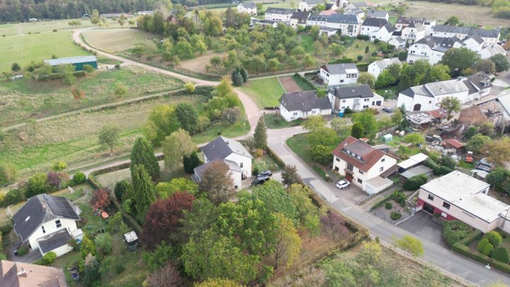Großzügiges Grundstück mit Baumbestand in gefragter Wohnlage von Konz-Kommlingen