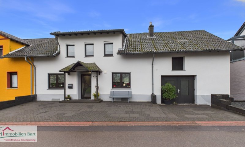 METTLACH-NOHN: WOHNHAUS MIT 2 WOHNUNGEN / GARAGE / GARTEN IN RUHIGER WOHNLAGE!