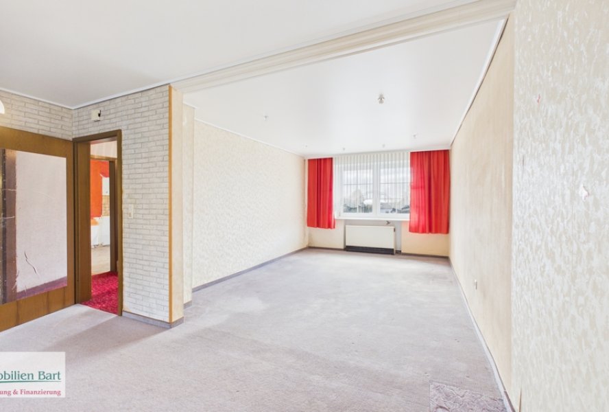 Wohnzimmer mit Zugang zu Esszimmer und Wintergarte