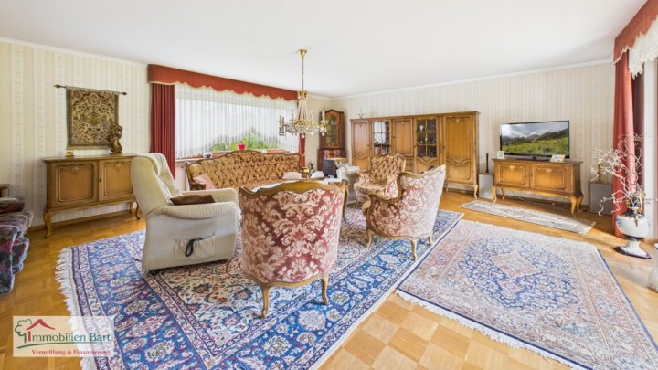 NATUR PUR! WOHNHAUS MIT VIEL POTENZIAL UND TOLLER AUSSICHT!