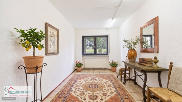 VIELSEITIGE VERWENDUNG: 325 M², WOHN UND NUTZFLÄCHE, GARAGEN UND GARTEN IN GRENZNÄHE