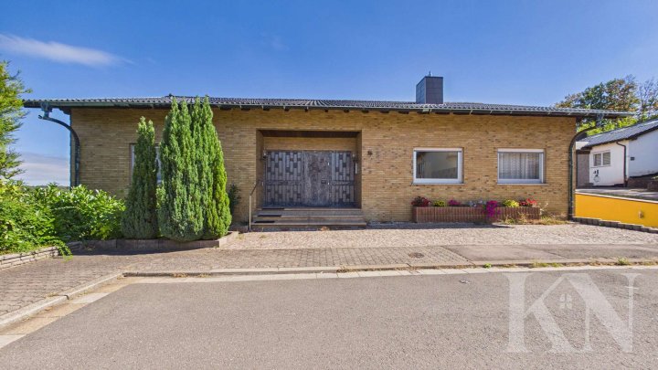 Großzügiges Einfamilienhaus mit Einliegerwohnung, 1.018 m² Grundstück und Weitblick in Riegelsberg!