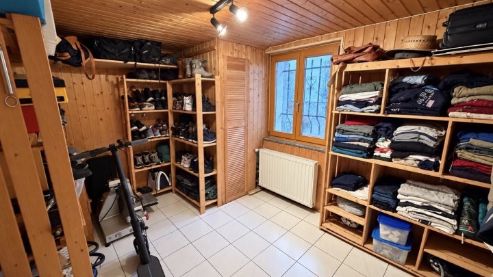 Großzügiges Wohnhaus mit Wintergarten, Sauna und Garten in Beckingen