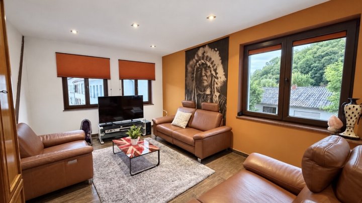 Großzügiges Wohnhaus mit Wintergarten, Sauna und Garten in Beckingen