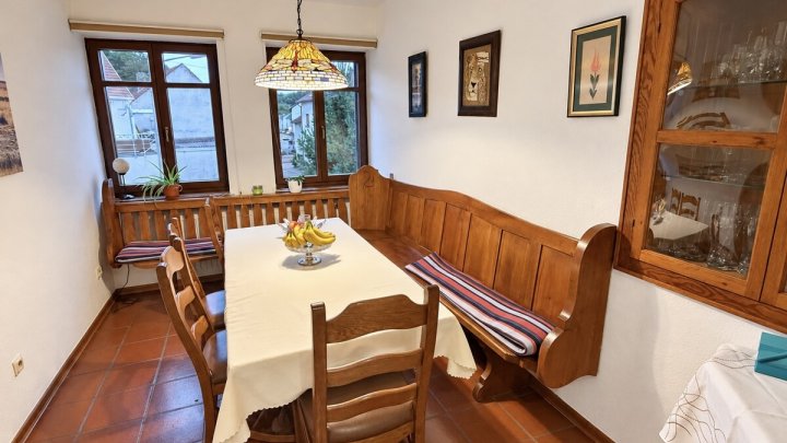 Großzügiges Wohnhaus mit Wintergarten, Sauna und Garten in Beckingen