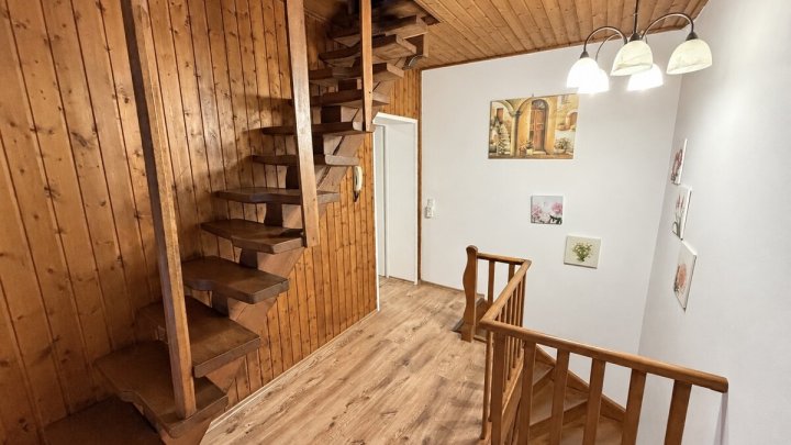 Großzügiges Wohnhaus mit Wintergarten, Sauna und Garten in Beckingen