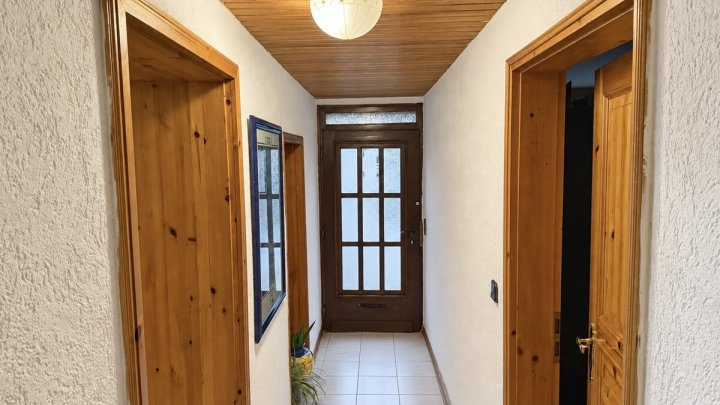 Großzügiges Wohnhaus mit Wintergarten, Sauna und Garten in Beckingen