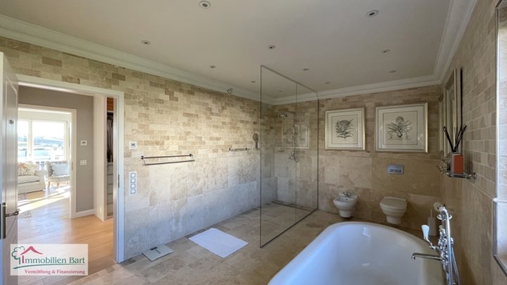DESIGNERVILLA MIT POOL AN DER LUXEMBURGISCHEN GRENZE!