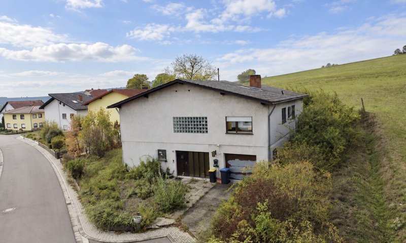 Einfamilienhaus mit Einliegerwohnung in ruhiger, naturnaher Höhenlage