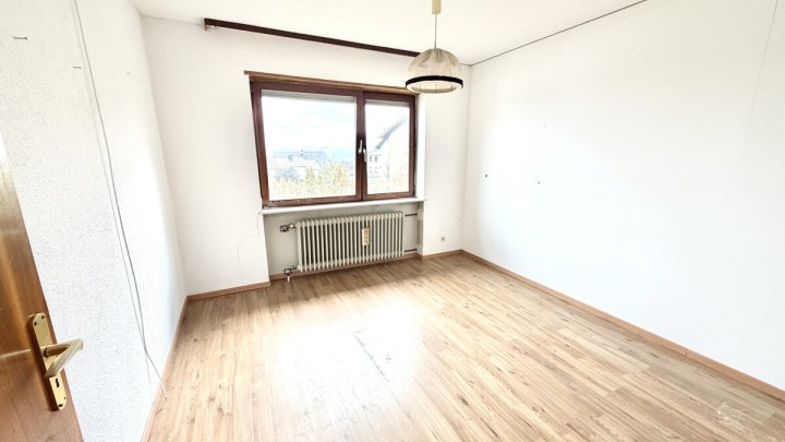 Einfamilienhaus mit Einliegerwohnung in ruhiger, naturnaher Höhenlage