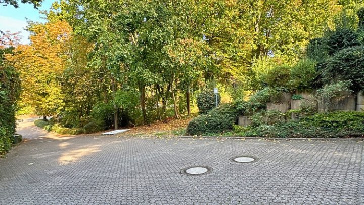 Renovierte 2-ZKB mit EBK, Balkon + Tiefgarage, Spitzenlage am Rotenbühl