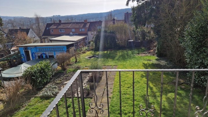 Charmantes 1-2 Familienhaus in Saarbrücken-Herrensohr -  Wohnen mit vielfältigen Möglichkeiten