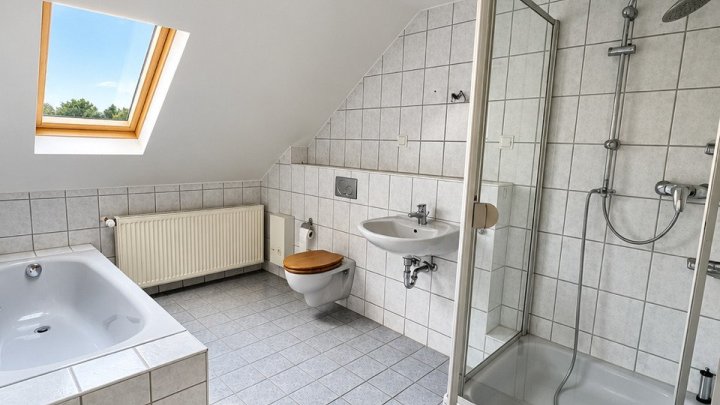 Charmantes 1-2 Familienhaus in Saarbrücken-Herrensohr -  Wohnen mit vielfältigen Möglichkeiten