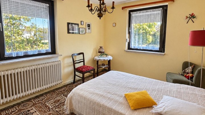  Sanierungsbedürftiges Reihenendhaus mit 2 Garagen in ruhiger Wohnsiedlung - Viel Platz und Gestaltungspotenzial in Völklingen-Ludweiler