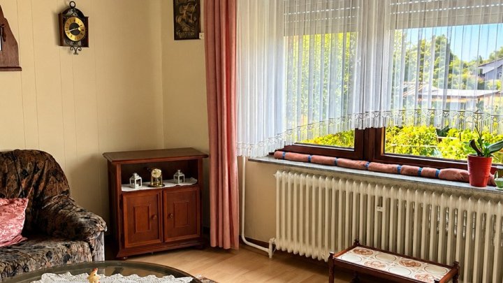  Sanierungsbedürftiges Reihenendhaus mit 2 Garagen in ruhiger Wohnsiedlung - Viel Platz und Gestaltungspotenzial in Völklingen-Ludweiler