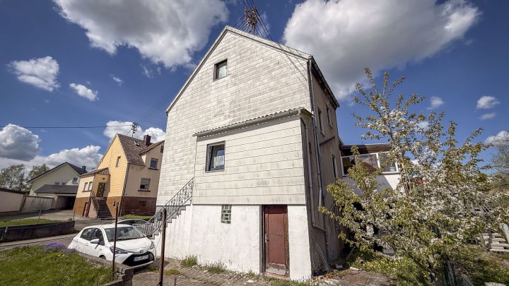 Handwerker aufgepasst – kleines Haus mit Garten sucht neuen Besitzer!