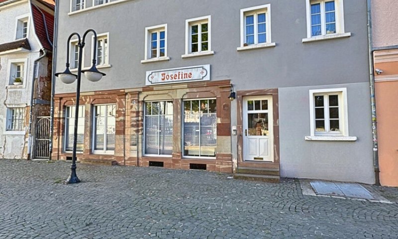 Hochwertig saniertes Zweifamilien-Stadthaus auf dem St. Johanner Markt