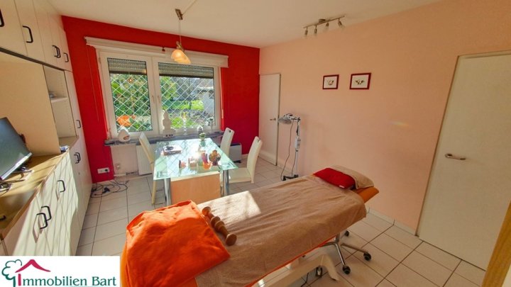 263 m² WOHNFLÄCHE! WOHNHAUS MIT GEWERBEEINHEIT IN WEISKIRCHEN
