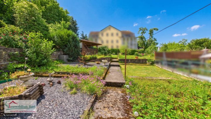 GRENZE L-SCHENGEN: GEPFLEGTES WOHNHAUS MIT GARTEN UND GARAGE
