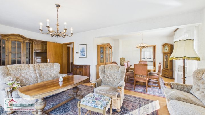 GRENZE LUXEMBURG: 5 SCHLAFZIMMER / 2 BÄDER / 3 GARAGEN IN PERL-BESCH!