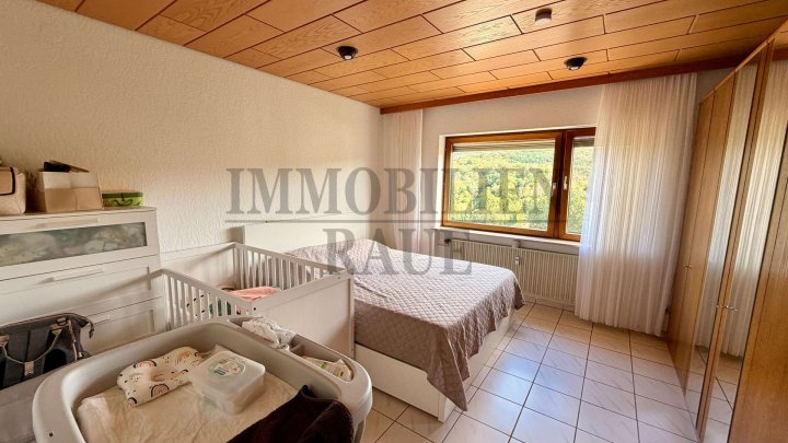 FREISTEHENDES 4-FAMILIENHAUS MIT 3 BALKONEN, TERRASSE, GARTEN & GARAGE IN SULZBACH