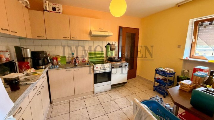 FREISTEHENDES 4-FAMILIENHAUS MIT 3 BALKONEN, TERRASSE, GARTEN & GARAGE IN SULZBACH