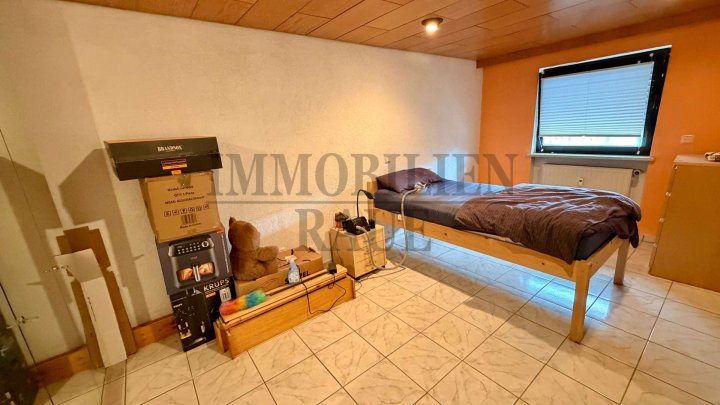 FREISTEHENDES 4-FAMILIENHAUS MIT 3 BALKONEN, TERRASSE, GARTEN & GARAGE IN SULZBACH