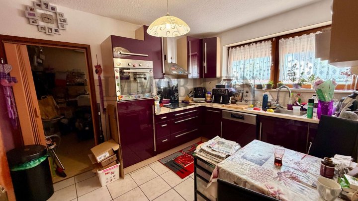 FREISTEHENDES 4-FAMILIENHAUS MIT 3 BALKONEN, TERRASSE, GARTEN & GARAGE IN SULZBACH