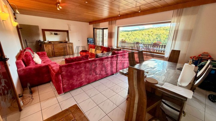 FREISTEHENDES 4-FAMILIENHAUS MIT 3 BALKONEN, TERRASSE, GARTEN & GARAGE IN SULZBACH