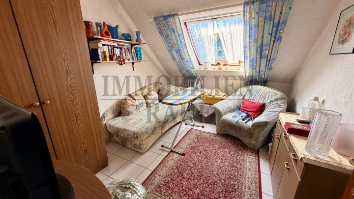 FREISTEHENDES 4-FAMILIENHAUS MIT 3 BALKONEN, TERRASSE, GARTEN & GARAGE IN SULZBACH