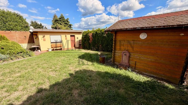 FREISTEHENDES 4-FAMILIENHAUS MIT 3 BALKONEN, TERRASSE, GARTEN & GARAGE IN SULZBACH